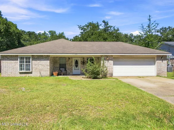 1325 S 10th St, Ocean Springs, MS 39564