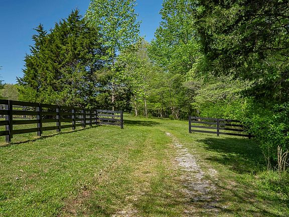 2nd image of 5075 Lone Oak Pvt Trl