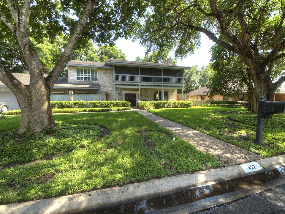 1st image of 422 Woodland Dr