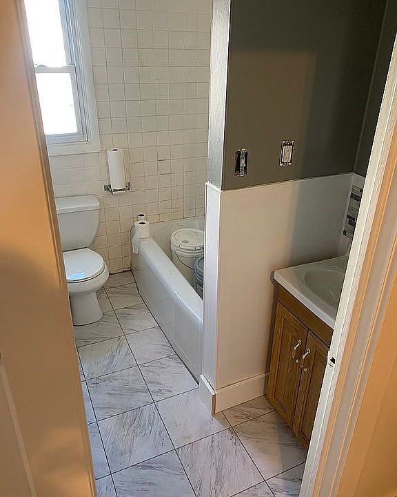 Remodeled bathroom Apt 176