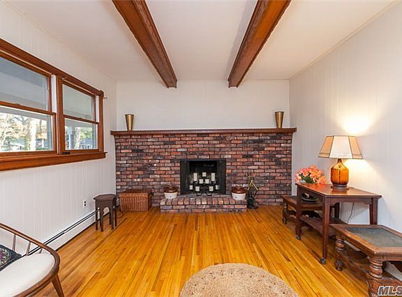 3rd image of 7 Camelot Ln