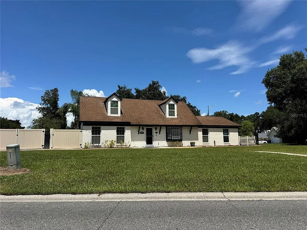 5 bed, 2.5 bath, 2164 sqft, $2,900 — Photo 1