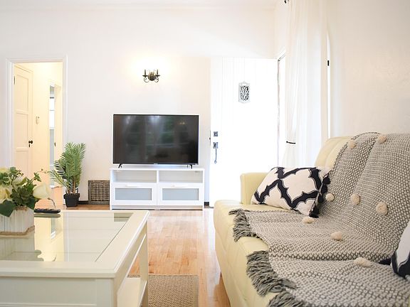 4th image of 854 4th St #1