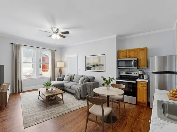 10 Porter St APT 1, Salem, MA 01970