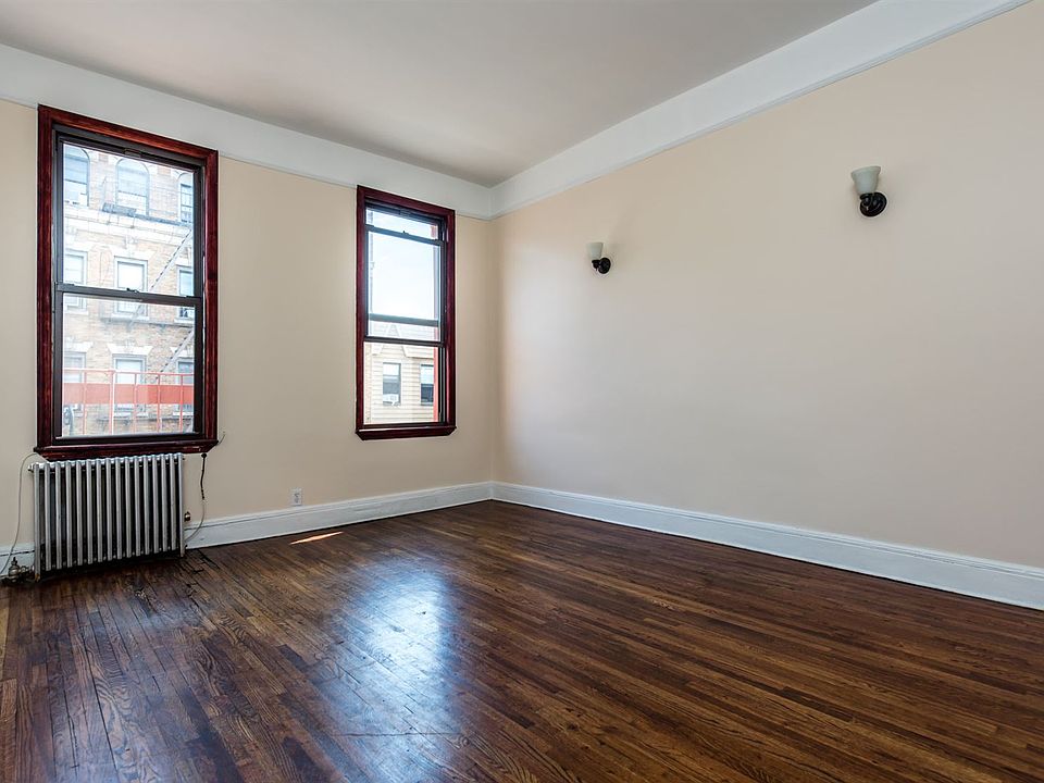 006_685_manhattan_avenue_3f-9