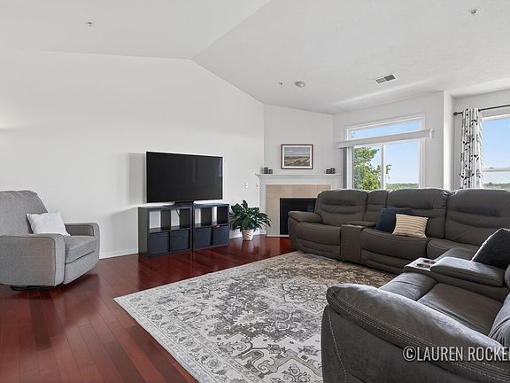 4th image of 3401 Kings River St SW