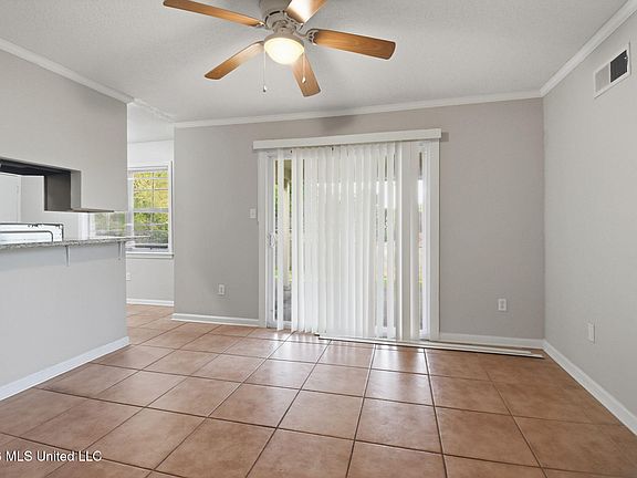 3rd image of 727 Thornwood Dr
