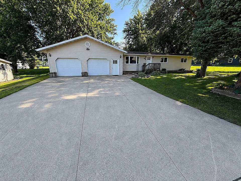 1st image of 555 3rd St NE