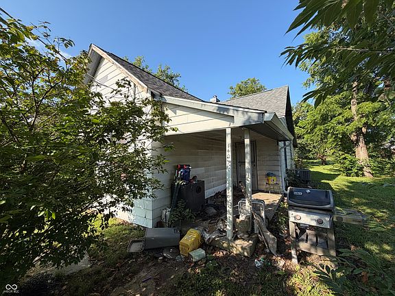 2nd image of 140 S Railroad St