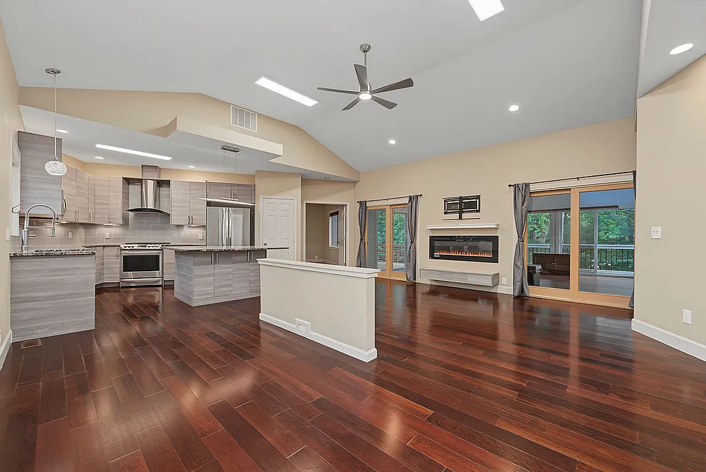 2 bed, 1500 sqft, $2,500 — Photo 3