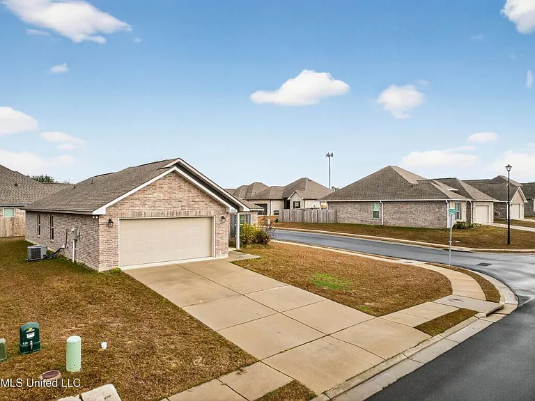 18102 Evergreen Dr — Photo 3