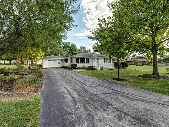 2nd image of 415 Memorial Dr