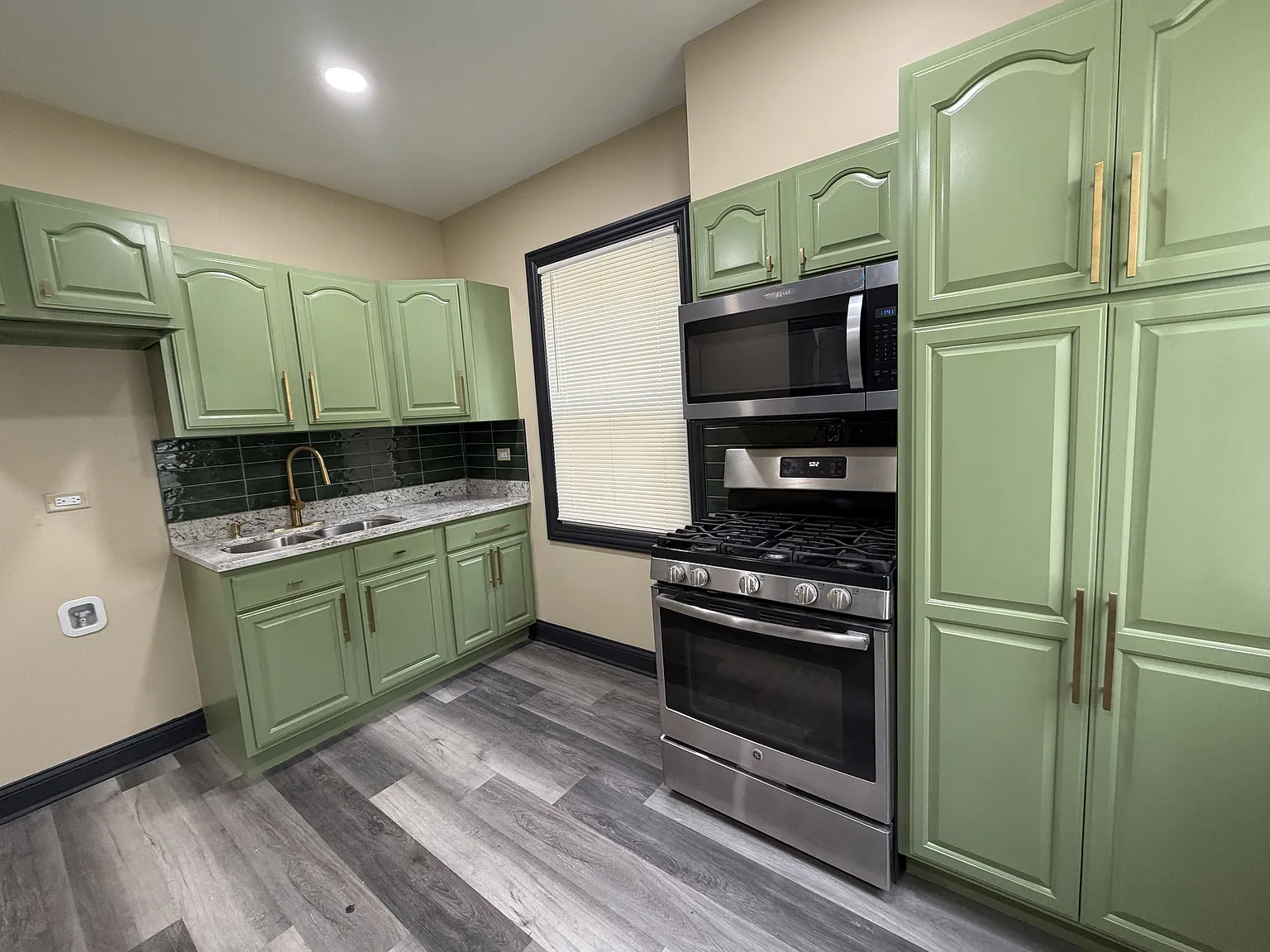 2 bed, 1000 sqft, $1,400 — Photo 4