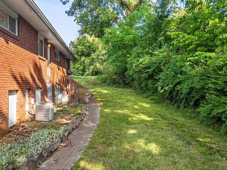 301 Wygoda Cir — Photo 20