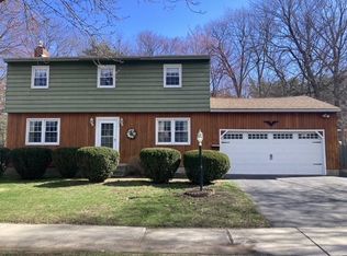 24 Roseade Pkwy, Burlington, VT 05408