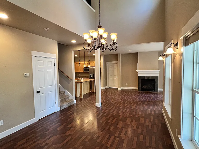 395 Ellie Ln — Photo 2