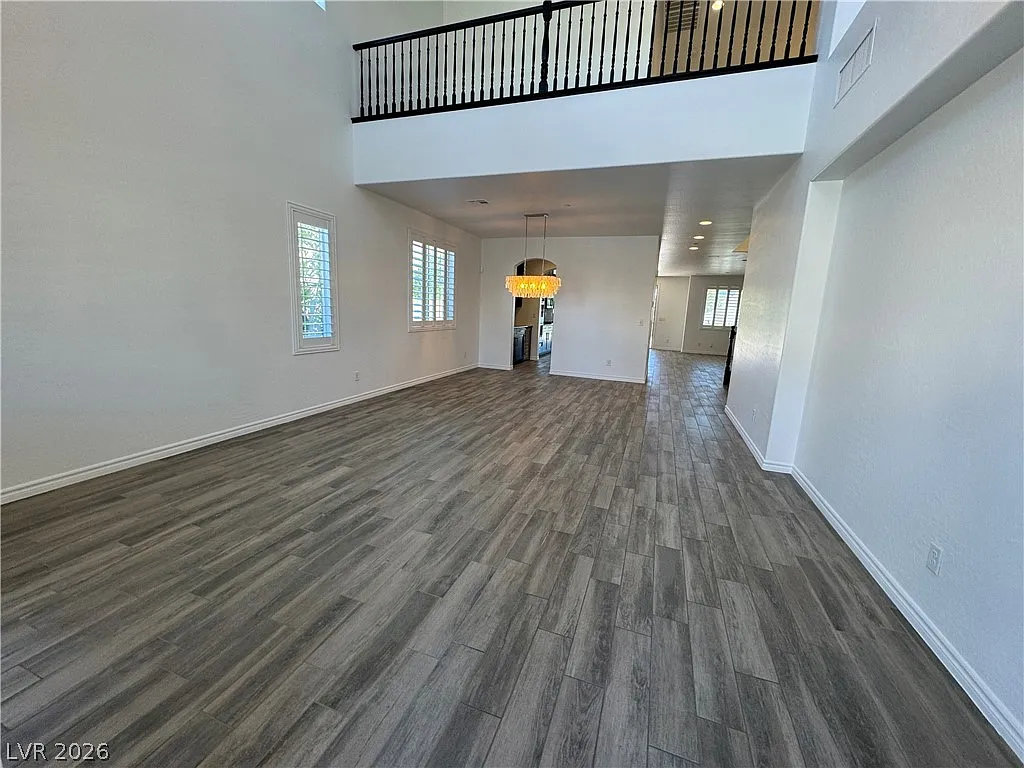 4 bed, 3.5 bath, 3808 sqft, $4,300 — Photo 2