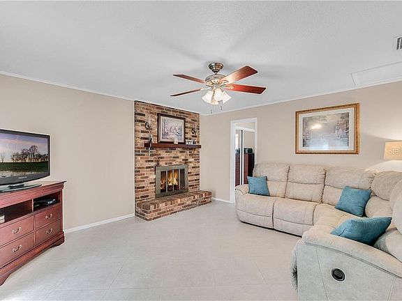 5th image of 3621 Pembrook Dr