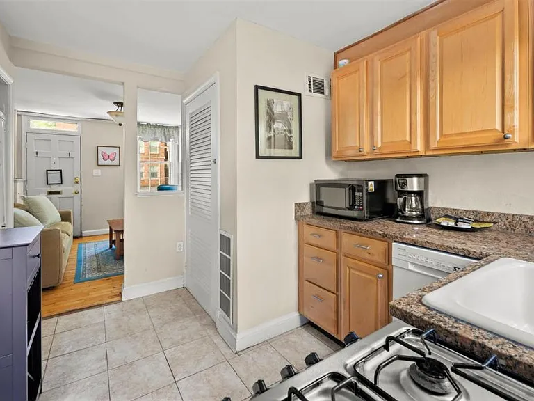 310 Millers Ct NE — Photo 6