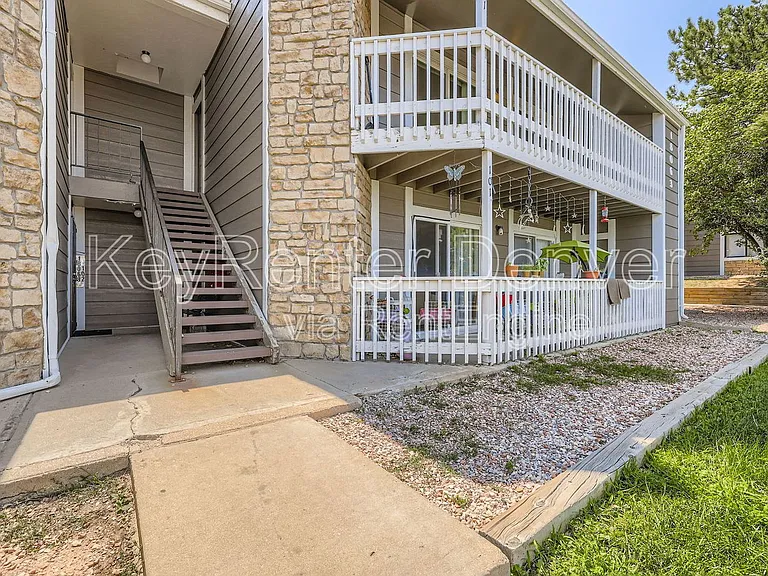 18063 E Ohio Ave #201 — Photo 22
