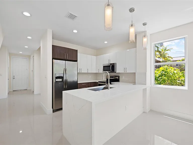 1434 SW 4th Ave #1434 — Photo 3