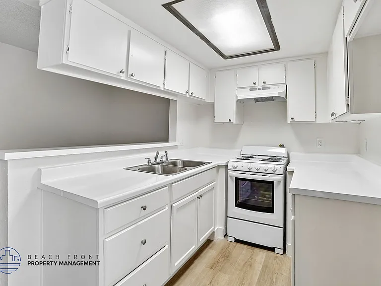 Grand View Tower Apartments — Photo 13