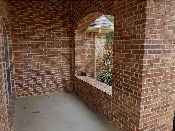 2nd image of 725 Willow Wood Dr