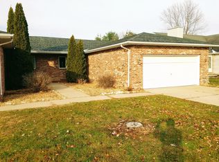 627 Oakbrook Ave, Chatham, IL 62629