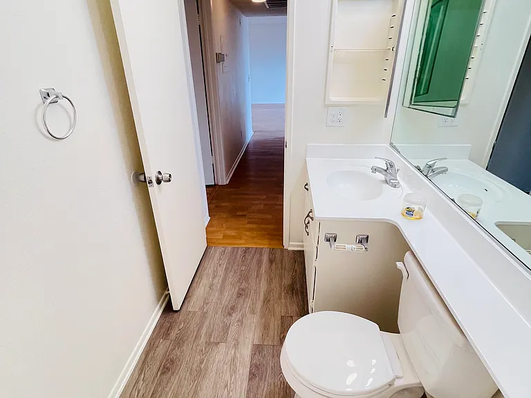 814 E Windsor Rd #208 — Photo 12