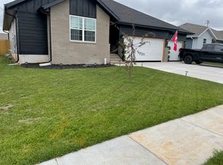 1029 S Christopher Ave, Springfield, MO 65802