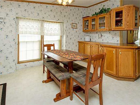 5th image of 302 W 19th Pl