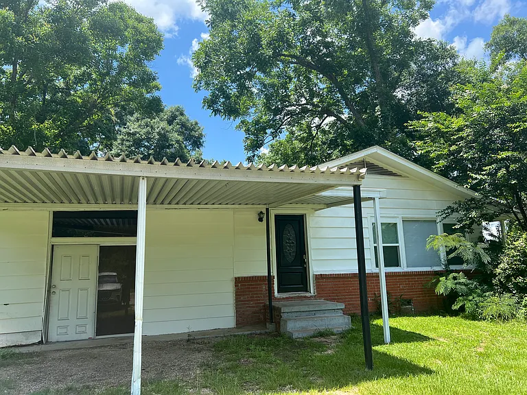 108 Azalea Dr — Photo 2