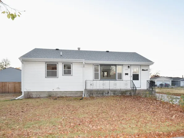 2004 13th Ave, Kearney, NE 68845