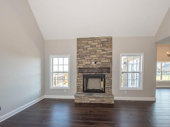 3rd image of 601 Forest Oaks Ct