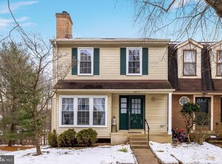 8813 Winding Hollow Way, Springfield, VA 22152