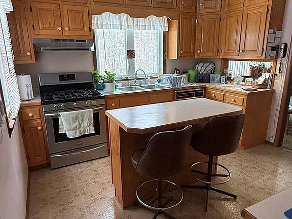 2nd image of 3441 Fox Hill Rd