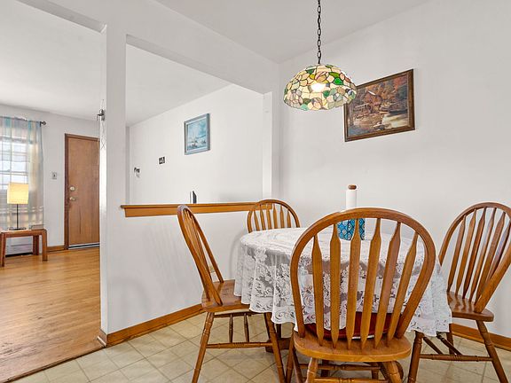 5th image of 20 King Arthur Ct APT 19