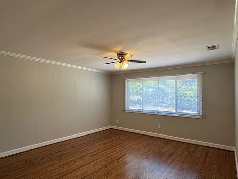 411 Croft St — Photo 5