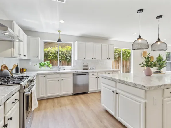 6371 Blackberry Ct, Gilroy, CA 95020