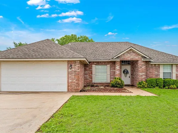 70 NE Deerfield Dr, Elgin, OK 73538