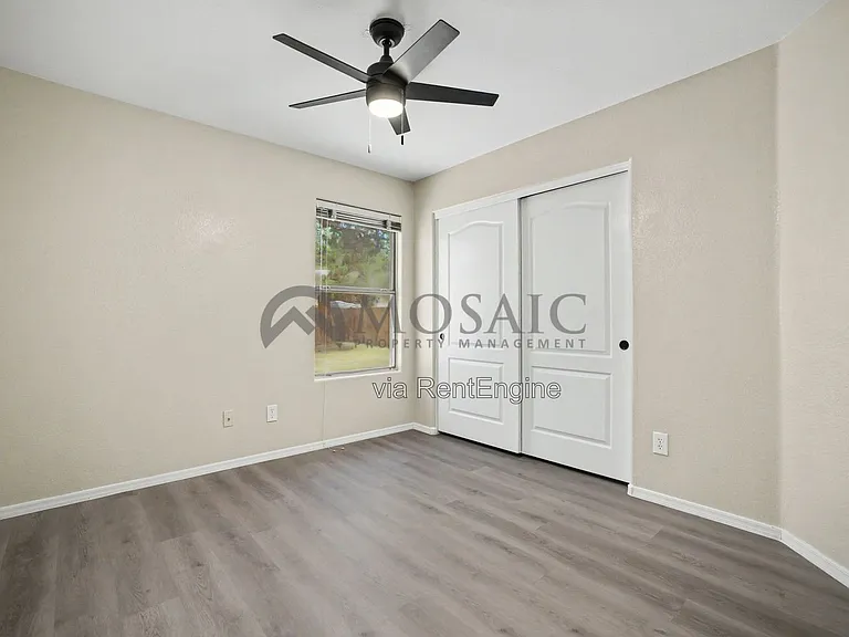 2033 E Willow Wick Rd — Photo 21