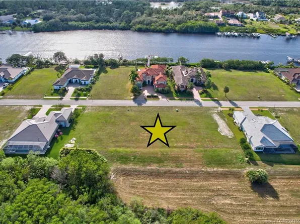 202 SE Fiore Bello, Port Saint Lucie, FL 34952