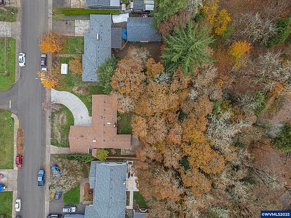 5th image of 414 SW Westwood Dr