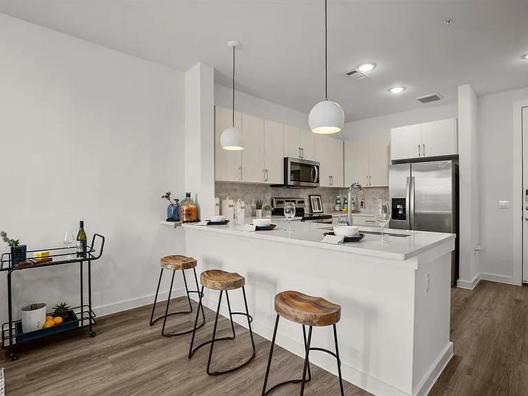 6324 N Lamar Blvd #306 — Photo 3