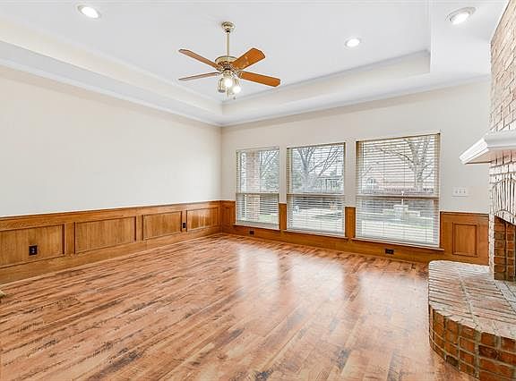 3rd image of 2303 Sunny Point Ct