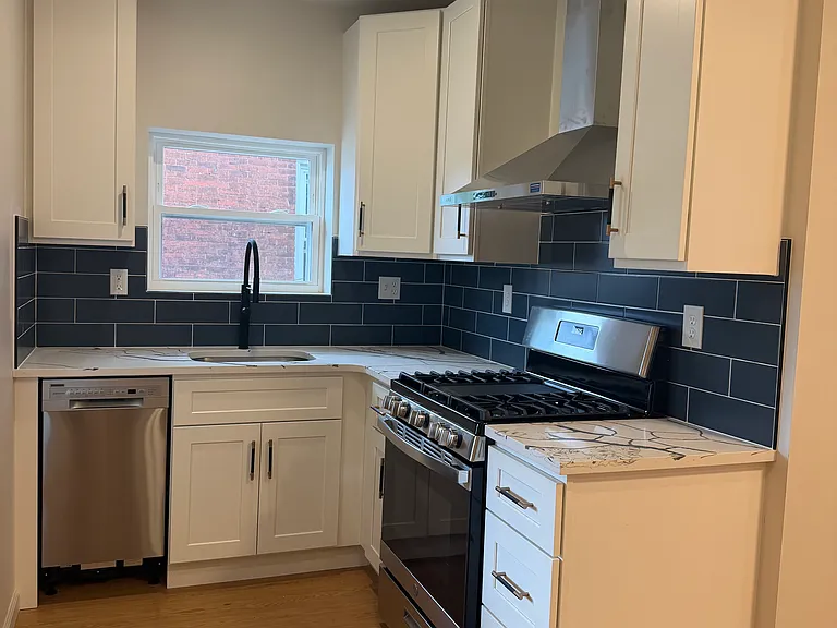 205 S Evaline St #2 — Photo 4
