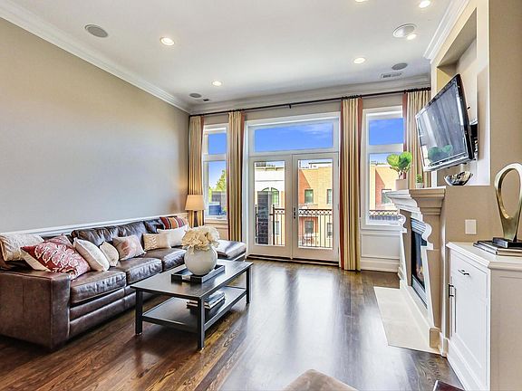 4th image of 2257 W Belmont Ave #4E