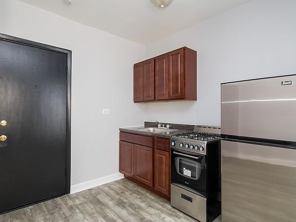 2nd image of 5700 N Winthrop Ave #112