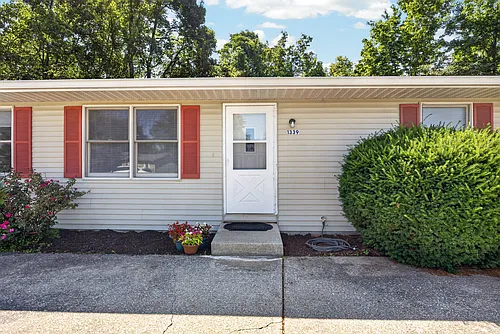1339 S Hickory Grove Ln Photo 1