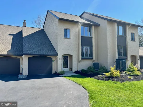 35 Golf Club Dr, Langhorne, PA 19047